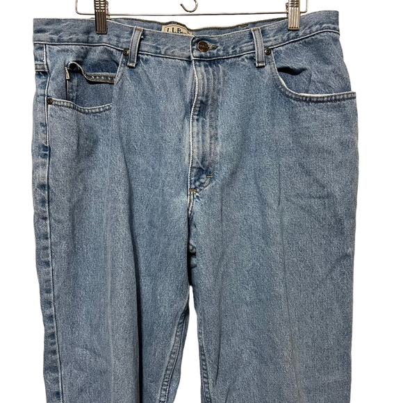 L.L. Bean Men's Relaxed Jeans - Blue Light Wash - Picture 3 of 12